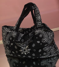 Load image into Gallery viewer, Black Beauty Puff Bag
